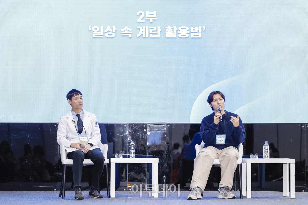 ▲20일 서울 서초구 aT센터에서 열린 ‘에그테크코리아 2025’(EggTech Korea 2025) 에크테크 토크콘서트에서 우창윤 윔클리닉 대표원장이 발표를 하고 있다. 이투데이가 주최하는 '에그테크코리아 2025'는 스마트양계·스마트팜 기술, 동물복지 및 HACCP 생산공정, 로컬푸드 개발, 친환경 패키징, 유정란·디저트 등 건강한 먹거리 산업의 전 과정을 대중에 공개하는 국내 최초의 전시회로 21일 까지 진행된다. 이번 행사는 ‘계란·미래·K 푸드·웰니스’를 핵심 키워드로, 60개사 100부스가 참여하는 대규모 B2C·B2B 융합형 페스티벌로 꾸며진다. 1270만 구독자를 보유한 국내 대표 먹방 크리에이터 쯔양이 홍보대사로 나서며, 의학 유튜브 채널 ‘닥터프렌즈’(140만 구독자)와 '닥터딩요'(81만 구독자)가 건강·식품안전 관련 토크콘서트에 참여한다. 조현호 기자 hyunho@