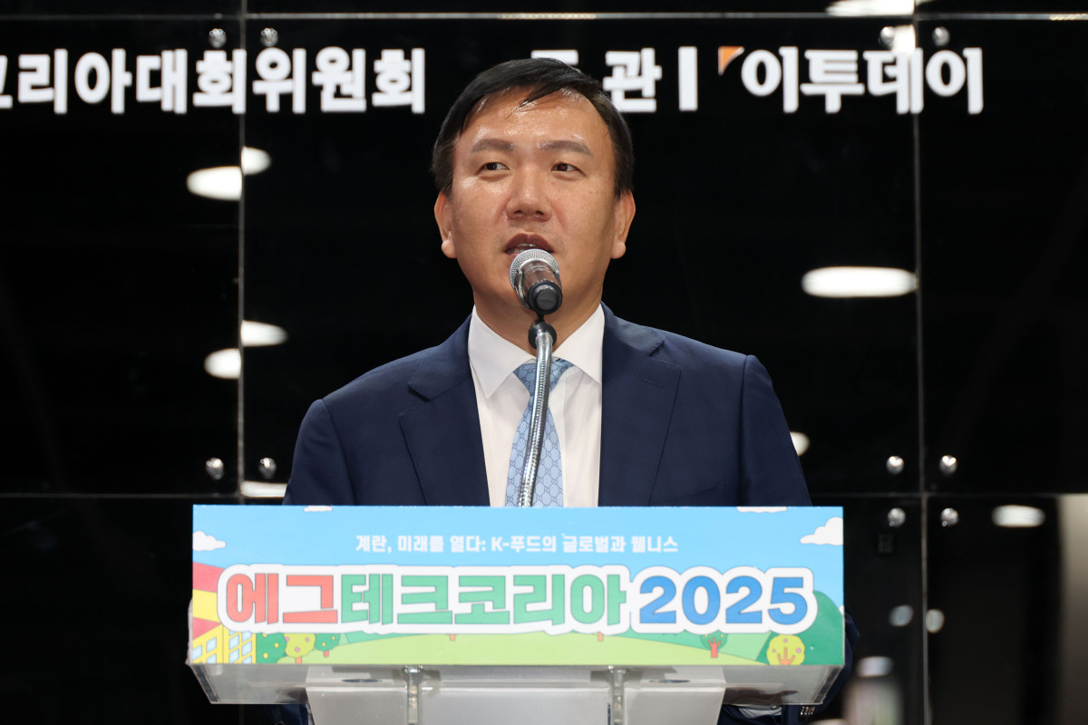 ▲차완영 마린이노베이션 대표가 19일 서울 양재 aT센터 제1전시장에서 열린 에그테크코리아 2025(EggTech Korea 2025) 투자 IR 데모데이에서 발표를 하고 있다. 21일까지 열리는 에그테크 코리아 2025는 '계란·미래·K-푸드·웰니스'를 키워드로 스마트 양계 기술부터 동물복지, 친환경 패키징, 건강한 먹거리까지 계란 산업 전반을 만나볼 수 있다. 고이란 기자 photorean@