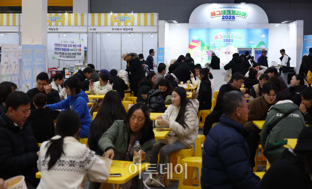 ▲21일 서울 서초구 aT센터에서 열린 '에그테크코리아 2025(EggTech Korea 2025)'에서 행사장이 관람객들로 북적이고 있다. 고이란 기자 photoeran@