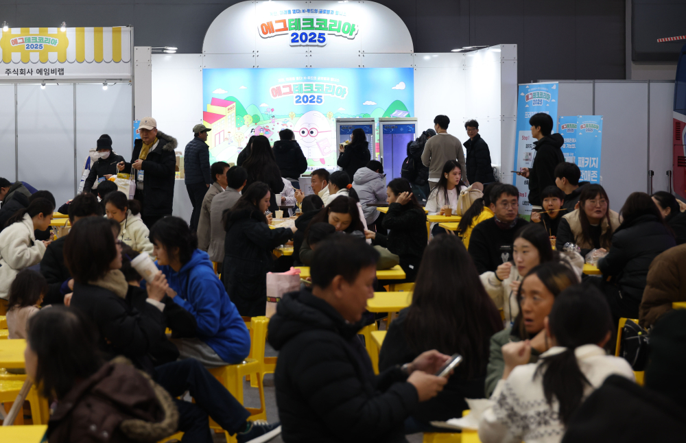 ▲21일 서울 서초구 aT센터에서 열린 '에그테크코리아 2025(EggTech Korea 2025)'에서 행사장이 관람객들로 북적이고 있다. 고이란 기자 photoeran@ (이투데이DB)