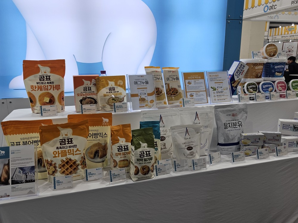 ▲부스에 진열된 곰표 제품들. (문현호 기자 m2h@)
