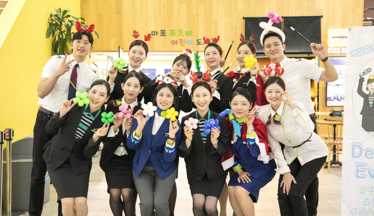 ▲진에어는 18일과 19일 양일간 서울 마포구 푸르메재단 넥슨어린이재활병원에서 재능 기부 활동을 실시했다. (사진=진에어)