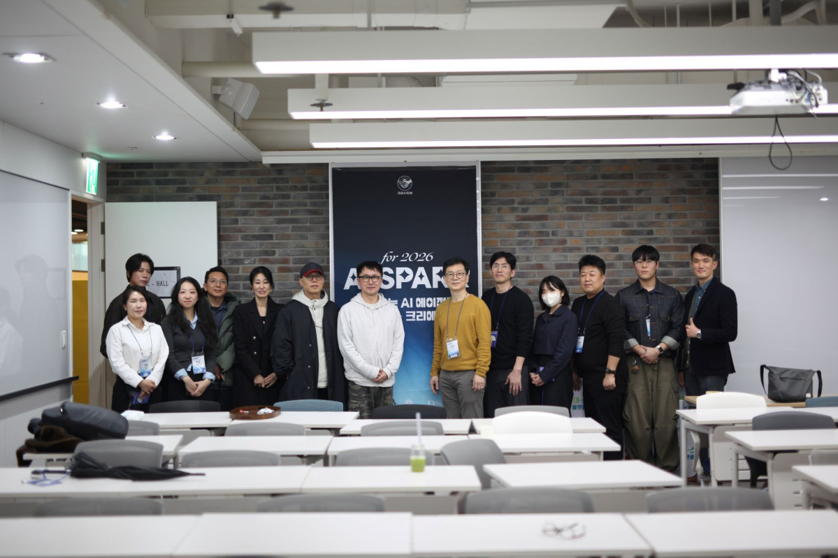 AI 에이전트 시대, 크리에이터의 역할을 묻다... AI SPARK 컨퍼런스, 100... - 뉴스 썸네일 이미지
