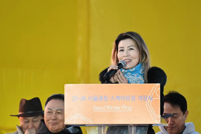 ▲아이수루 서울시의원이 서울광장 스케이트장 개장식에서 축사를 하고 있다. (사진제공=서울시의회)