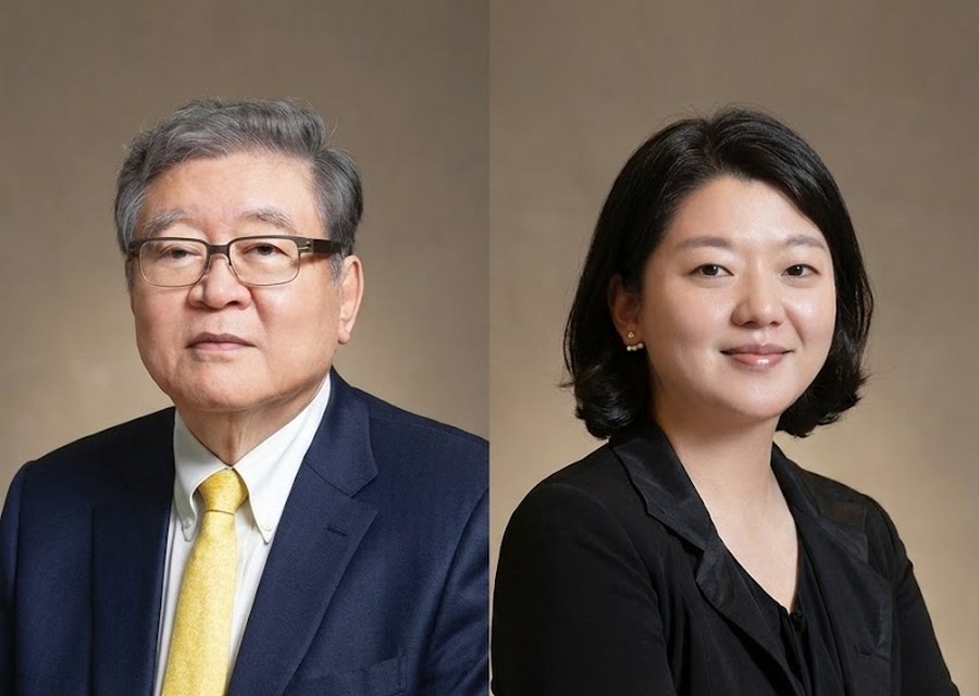 ▲(왼쪽부터) 조동혁 한솔케미칼 회장, 조연주 한솔케미칼 부회장. (사진제공=한솔케미칼)