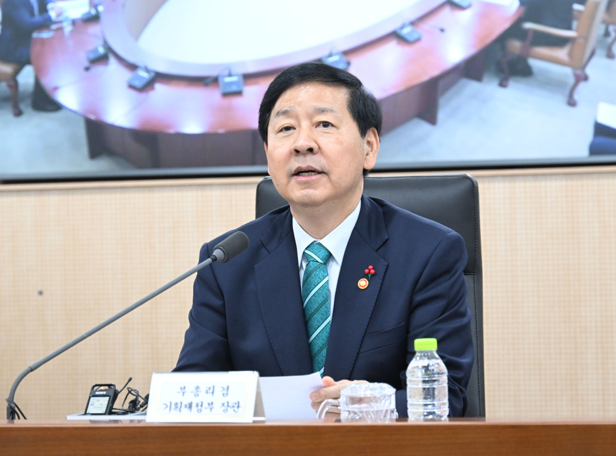 ▲구윤철 경제부총리 겸 기획재정부 장관이 12월 22일 정부세종청사에서 열린 '제7차 공급망안정화위원회'를 주재, 모두발언을 하고 있다. (사진제공=기획재정부)