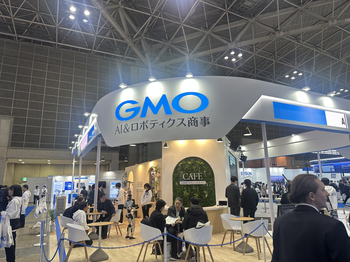 ▲지난해 연말 일본 도쿄에서 열린 국제로봇전(iREX 2025) 전시장에 마련된 GMO AI&로보틱스 전시관 모습 (도쿄(일본)=이수진 기자)