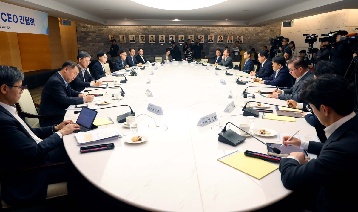 ▲김정관 산업통상부 장관이 22일 서울 중구 대한상공회의소에서 열린 ‘석유화학업계 사업재편 CEO 간담회’에서 모두발언을 하고있다. 신태현 기자 holjjak@