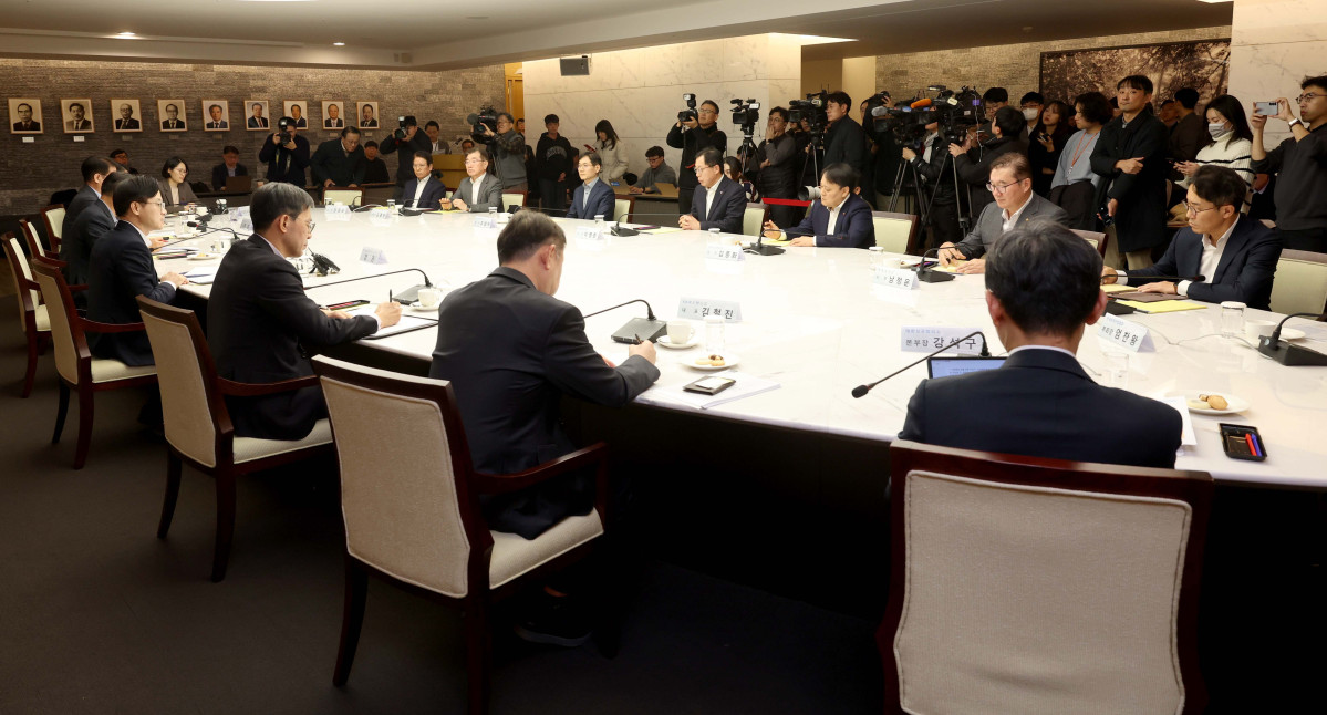 ▲김정관 산업통상부 장관이 22일 서울 중구 대한상공회의소에서 열린 ‘석유화학업계 사업재편 CEO 간담회’에서 모두발언을 하고있다. 신태현 기자 holjjak@