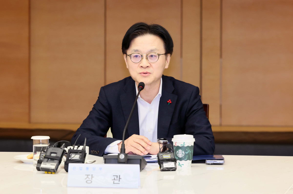 ▲김정관 산업통상부 장관이 22일 서울 중구 대한상공회의소에서 열린 ‘석유화학업계 사업재편 CEO 간담회’에서 모두발언을 하고있다. 신태현 기자 holjjak@