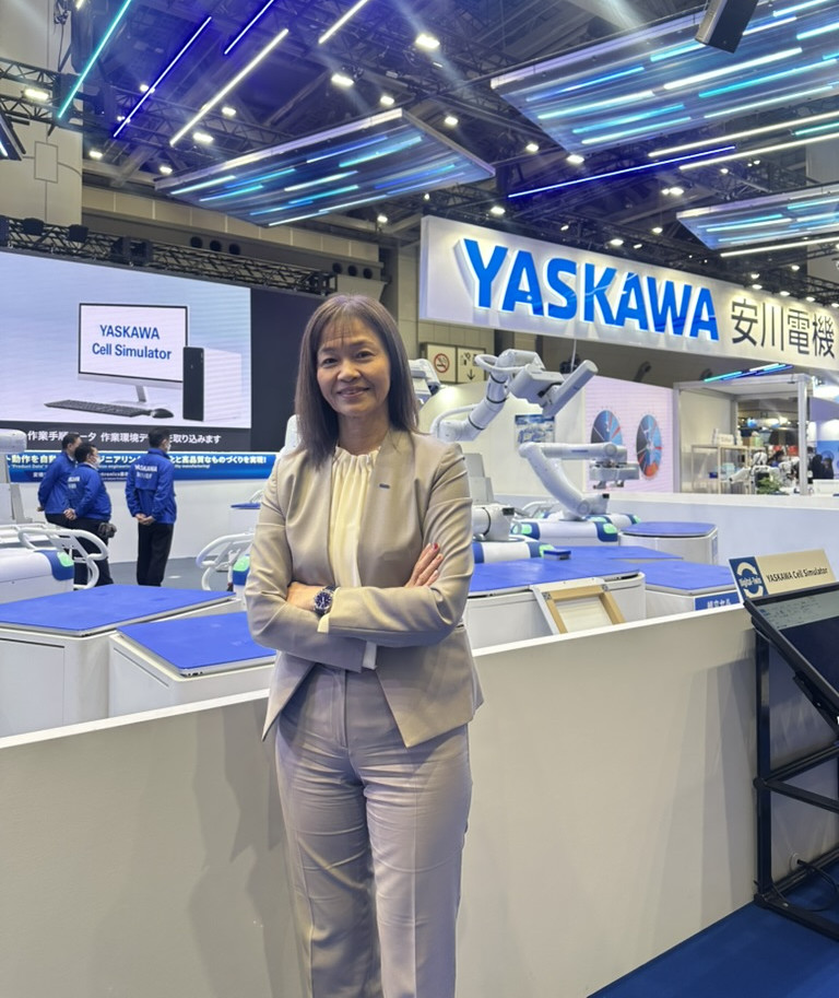 ▲쿠보타 유미에 야스카와전기 AI 로보틱스 총괄 부장이 지난해 12월 일본 도쿄 국제로봇전(iREX2025)에서 본지와 인터뷰를 진행하고 있다. (도쿄(일본)=이수진 기자)