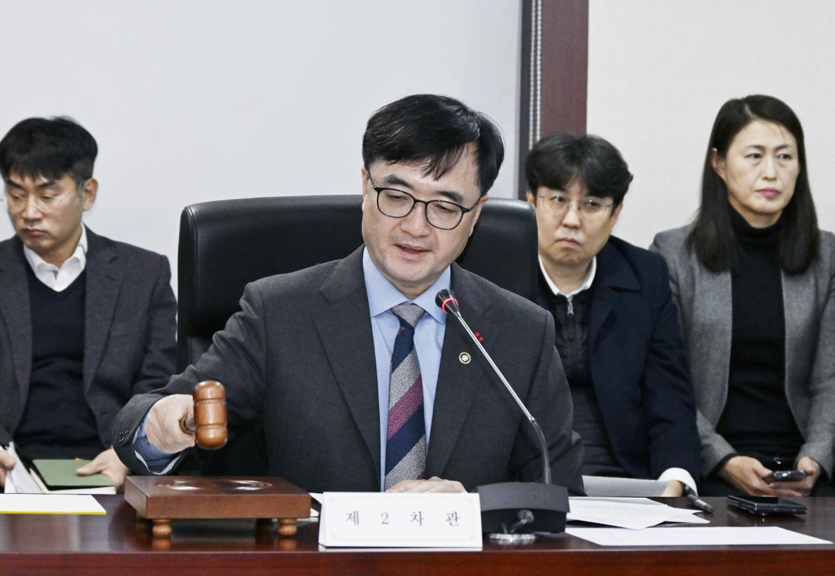 ▲임기근 기획재정부 2차관이 12월 22일 오후 서울 종로구 한국무역보험공사에서 열린 '제12차 재정사업평가위원회'를 주재, 모두발언을 하고 있다. (사진제공=기획재정부)