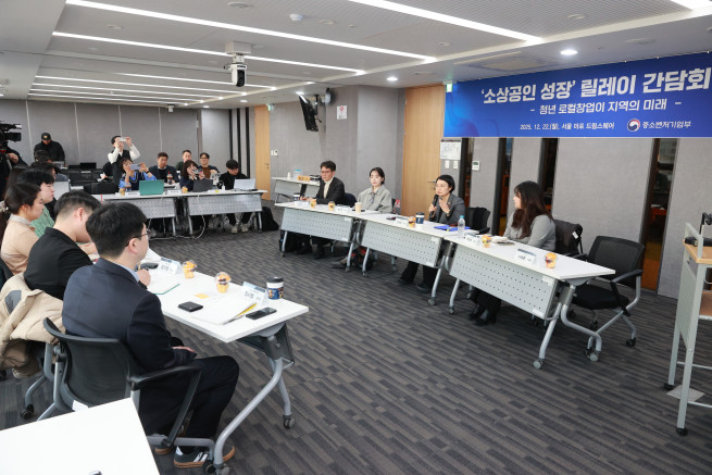 ▲한성숙 중소벤처기업부 장관이 22일 서울 마포구 드림스퀘어에서 열린 '제5차 소상공인 성장 릴레이 간담회'에서 인사말을 하고 있다. (사진제공=중소벤처기업부)