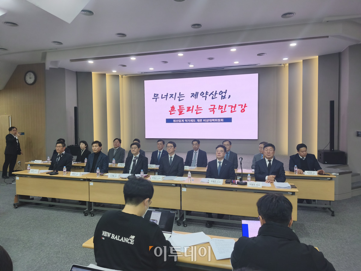 ▲제약바이오산업 발전을 위한 약가제도 개편 비상대책위원회가 22일 서울 서초구 제약바이오협회 회관에서 긴급 기자회견을 열었다. (노상우 기자 nswreal@)