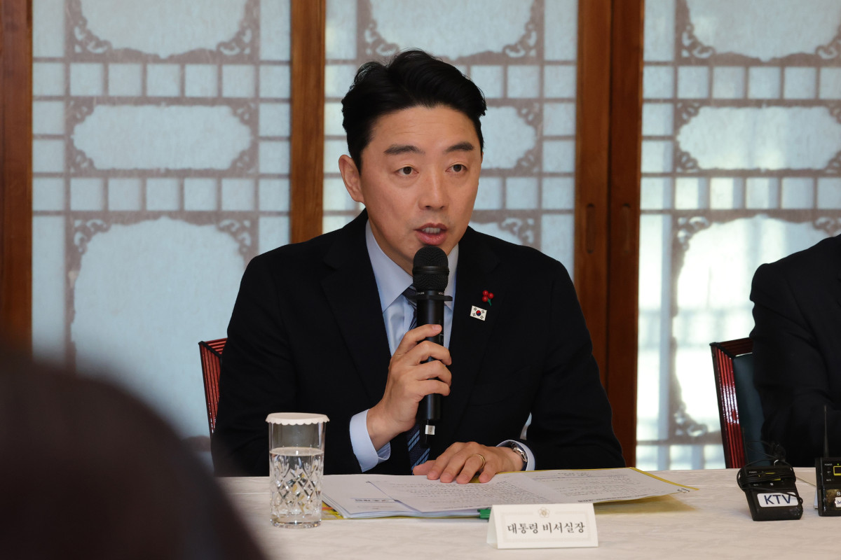 ▲강훈식 대통령실 비서실장이 21일 서울 종로구 국무총리공관에서 열린 제5차 고위당정협의회에서 인사말을 하고 있다. (공동취재) (사진=뉴시스)