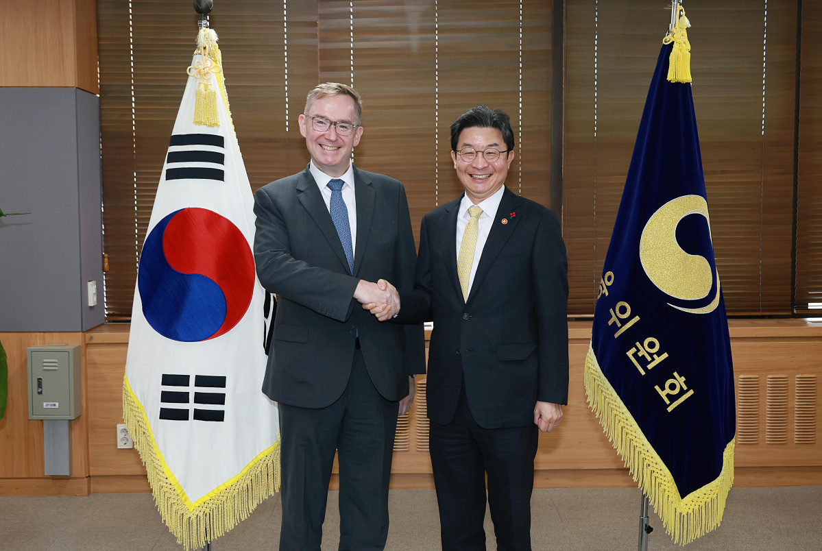 이억원 금융위원장, 주한 영국대사와 '한-영 금융협력' 논의