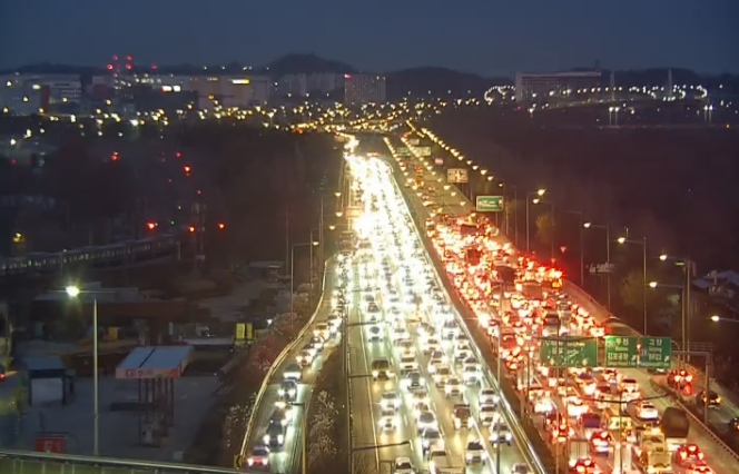 ▲[속보] 올림픽대로 방화대교 남단 추돌사고…도로 통제 (출처=서울특별시 교통정보센터 홈페이지)