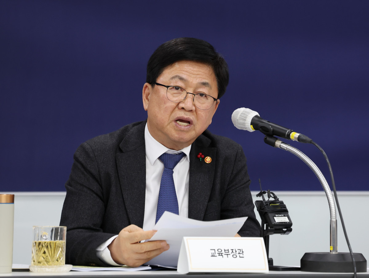 ▲최교진 교육부 장관이 22일 정부세종청사에서 열린 취임 100일 계기 출입기자 간담회에서 인사말을 하고 있다. (교육부)