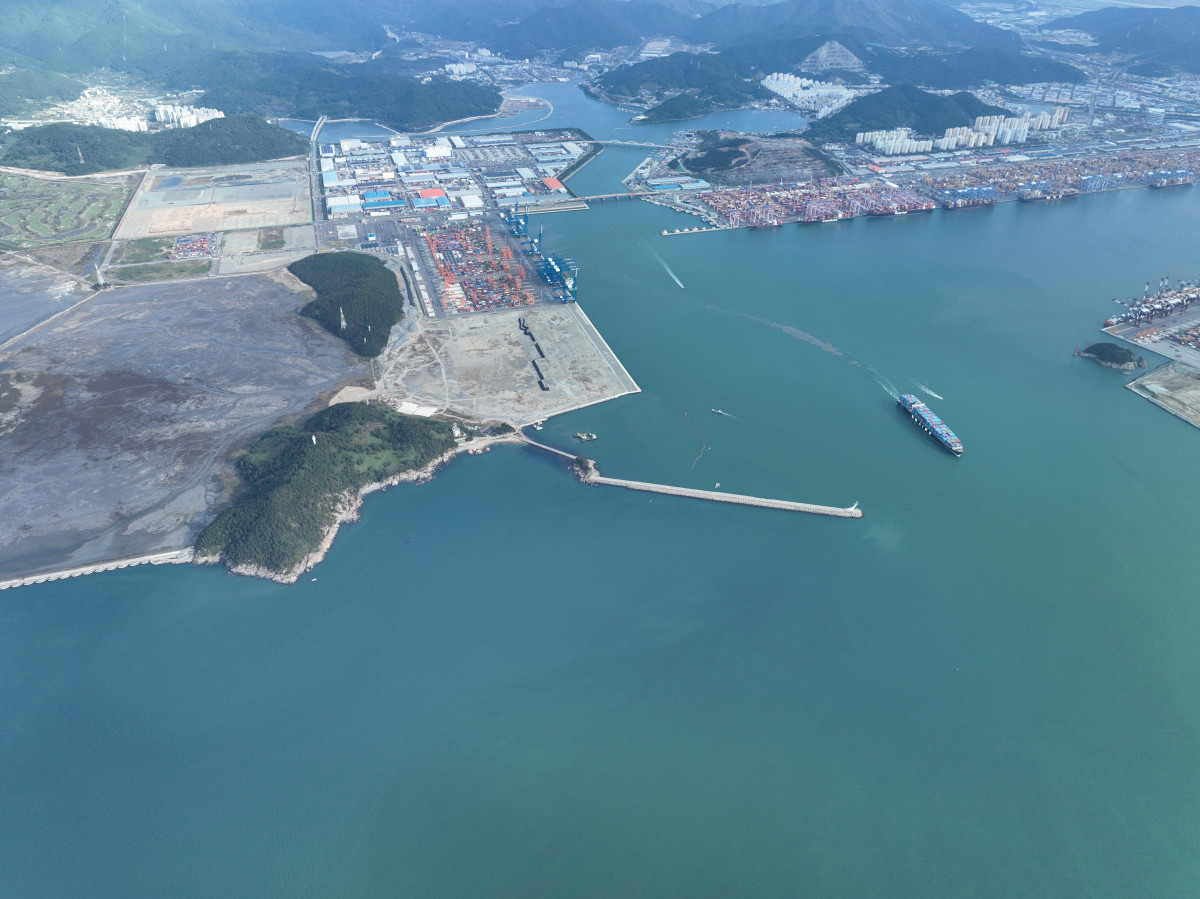 ▲서컨테이너 배후단지 포함 신항전경 (사진제공=부산항만공사 )