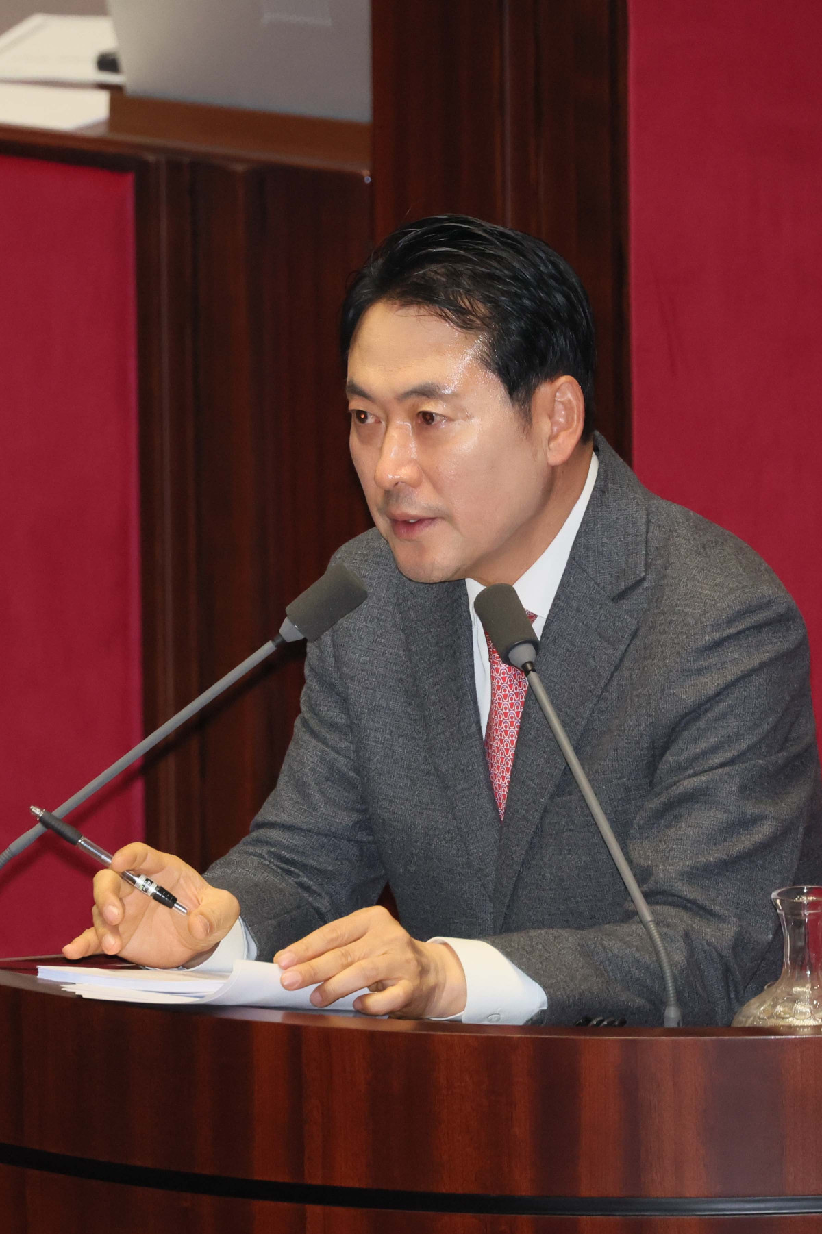 ▲장동혁 국민의힘 대표가 23일 서울 여의도 국회에서 열린 본회의에서 12·3 윤석열 비상계엄 등에 대한 전담재판부 설치 및 제보자 보호 등에 관한 특별법안(대안)에 대한 무제한토론을 하고 있다. 신태현 기자 holjjak@