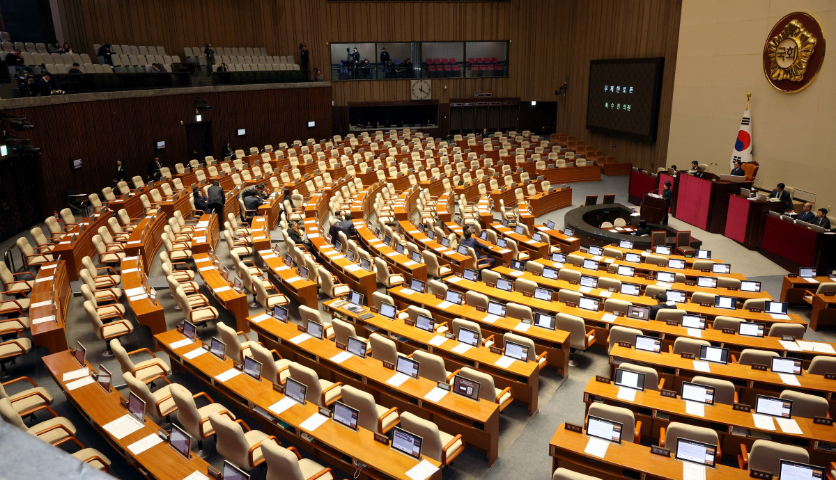 ▲최수진 국민의힘 의원이 23일 서울 여의도 국회에서 열린 본회의에서 정보통신망 이용촉진 및 정보보호 등에 관한 법률 일부개정법률안(대안)에 대한 무제한토론을 하고 있다. 신태현 기자 holjjak@