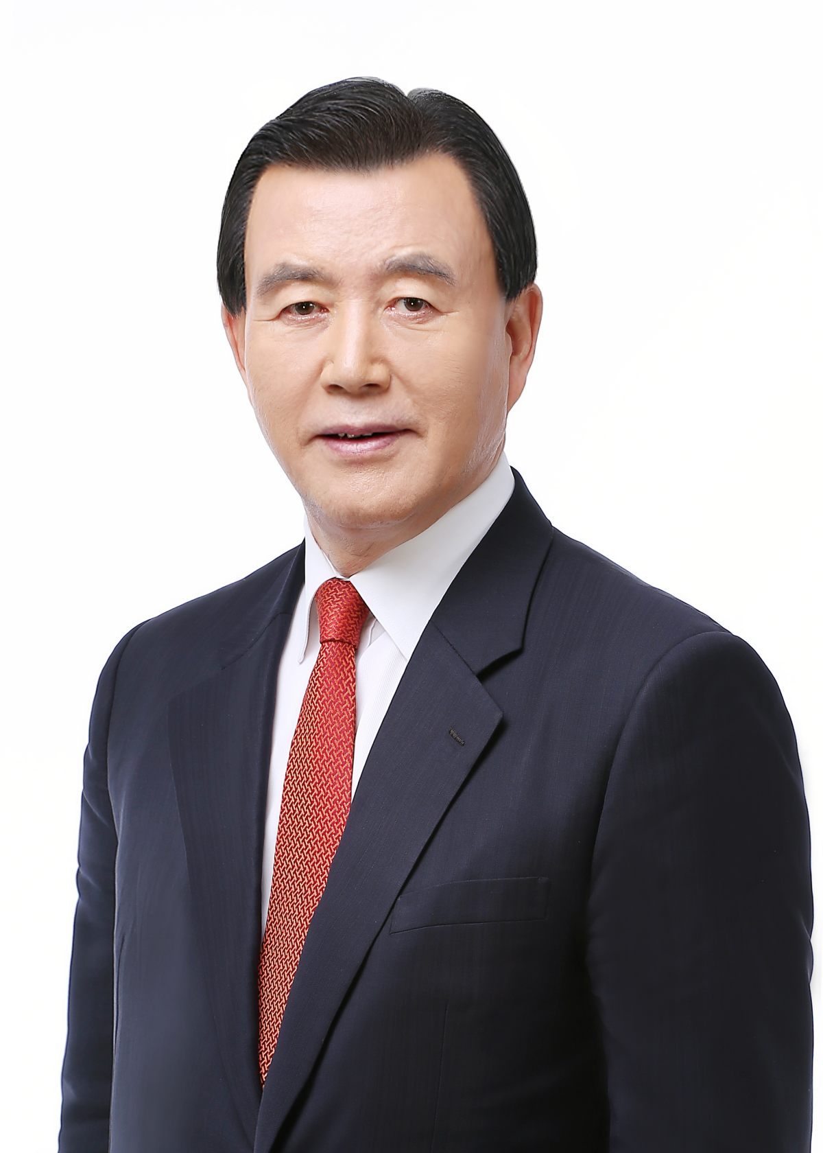 ▲2024년 한우의 아랍에미리트(UAE) 첫 수출 소식을 전하는 기사와 함께, 흰 배경에서 양복과 빨간 넥타이를 갖춰 입은 중년 남성의 프로필 사진이 제공되고 있다.