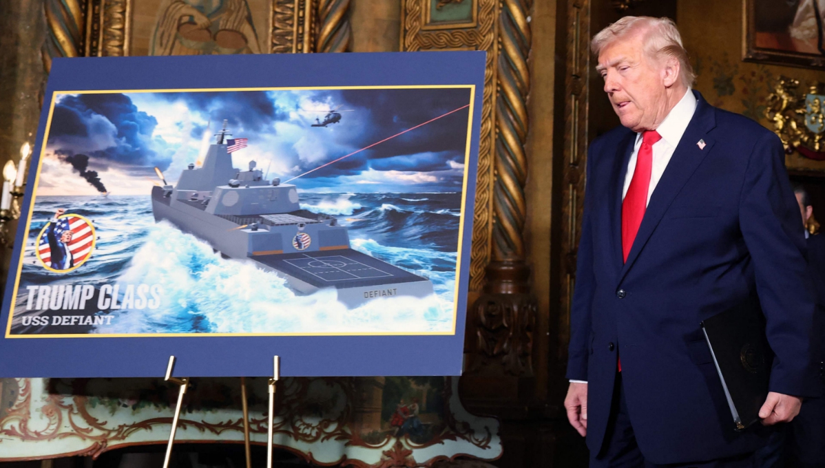 ▲도널드 트럼프 미국 대통령이 22일(현지시간) 플로리다주 팜비치에 있는 자택 마러라고 리조트에서 해군 ‘황금함대’ 계획을 소개하는 기자회견을 하고 있다.  (팜비치(미국)/AFP연합뉴스)