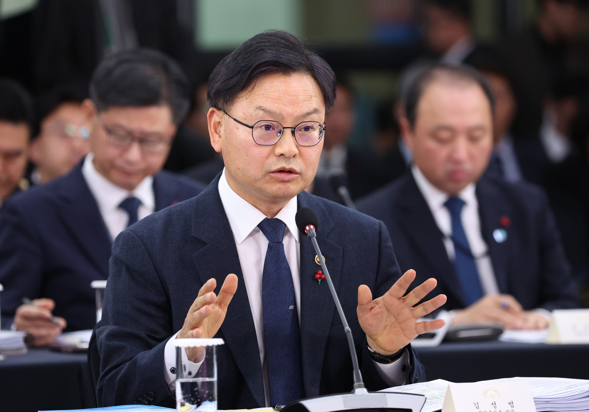 ▲김성범 해양수산부 장관 직무대행이 23일 부산 동구 해양수산부 청사에서 이재명 대통령에게 업무보고를 하고 있다. (연합뉴스)