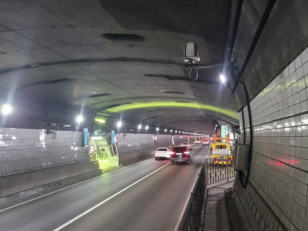 ▲구룡터널 내 터널안전경광등 설치 완료 사진 (서울시)