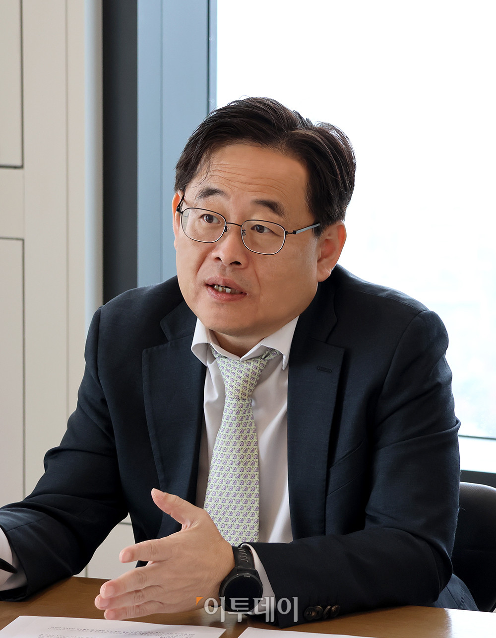 ▲ 법무법인(유) 지평 ‘디지털포렌식센터’ 센터장을 맡고 있는 박승대 변호사가 24일 서울 중구 세종대로 그랜드센트럴 사무실에서 이투데이와 인터뷰를 갖고 있다. (사진 제공 = 법무법인(유) 지평)