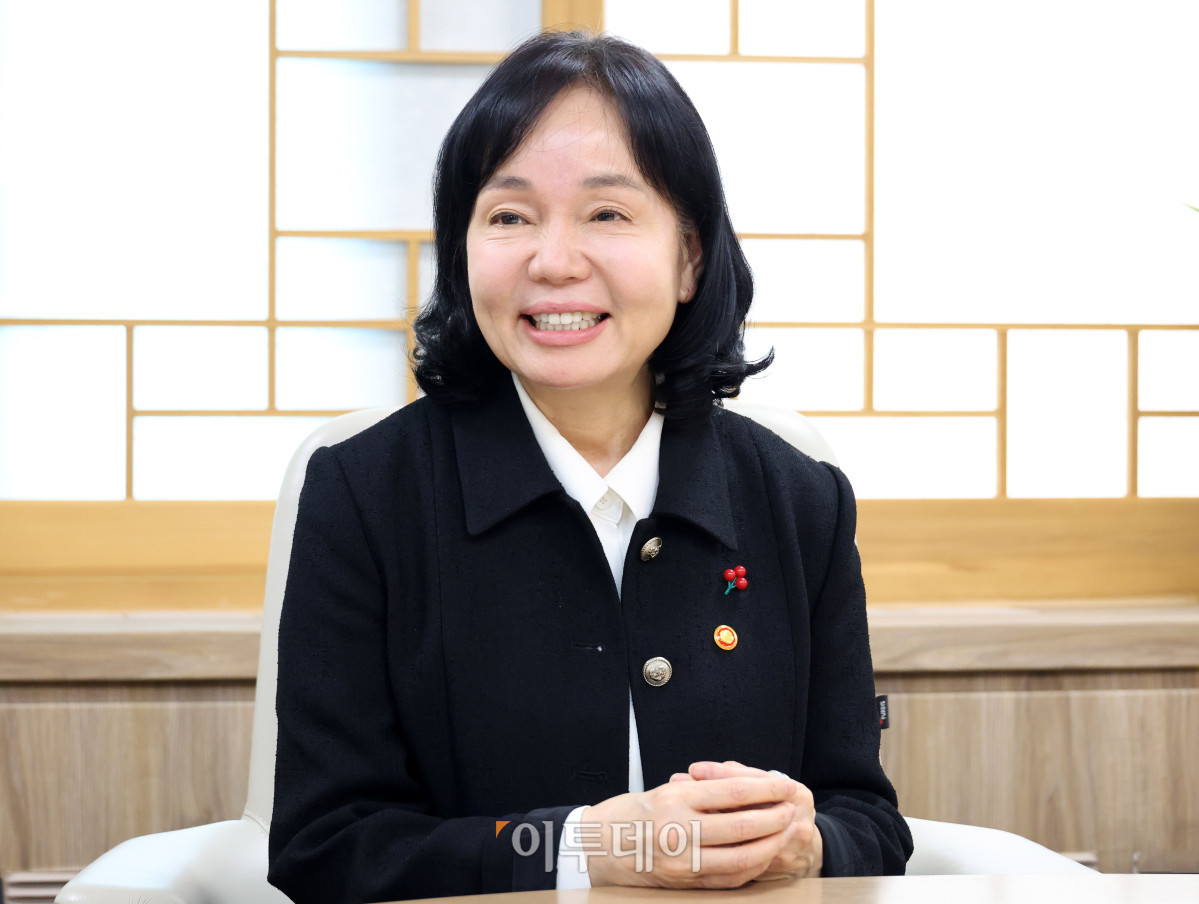 ▲송경희 개인정보보호위원장이 18일 서울 종로구 정부서울청사 집무실에서 이투데이와 인터뷰를 하고 있다. 고이란 기자 photoeran@