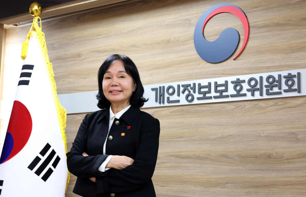 ▲송경희 개인정보보호위원장이 18일 서울 종로구 정부서울청사 집무실에서 이투데이와 인터뷰에 앞서 포즈를 취하고 있다. 고이란 기자 photoeran@