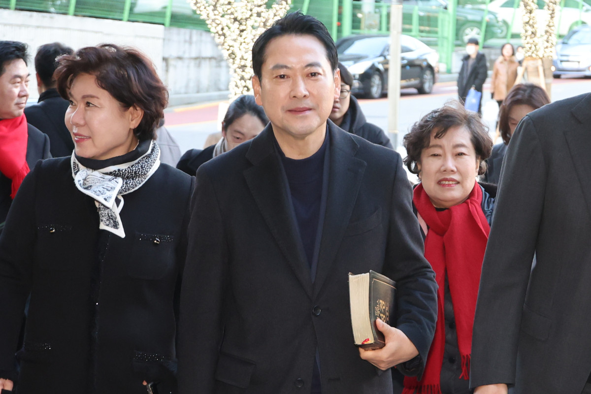 ▲장동혁 국민의힘 대표가 25일 성탄 예배를 보기 위해 서울 서초구 사랑의교회로 들어가고 있다. (연합뉴스)