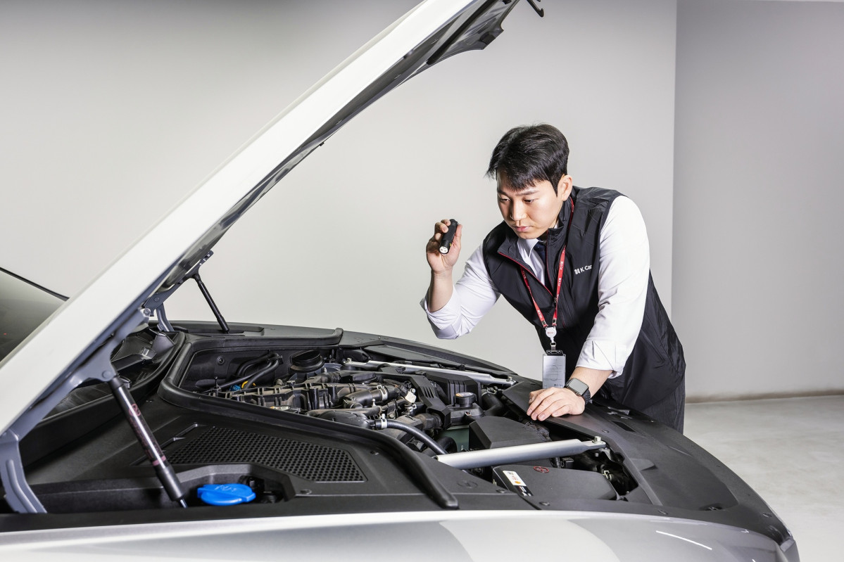 ▲겨울 갑작스러운 기상 악화에 대비해 운행 전 차량 점검을 꼼꼼히 하는 것이 중요하다. 겨울철에 꼭 알아둬야 할 안전 수칙과 차량 관리법만 잘 지켜도 사고 위험을 줄이고 차량 상태도 오래 유지할 수 있다. (사진=케이카)