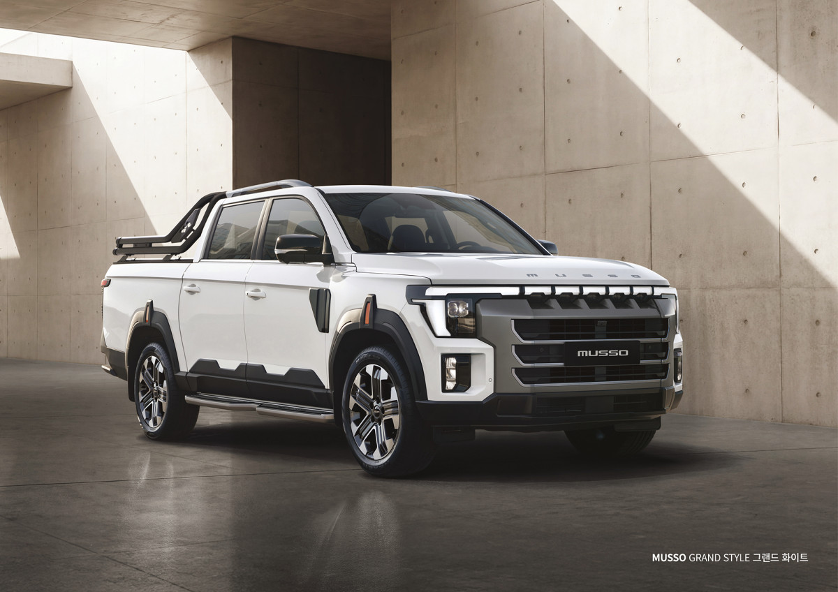 ▲KGM은 프로젝트명 ‘Q300’으로 개발해 온 차세대 픽업의 공식 차명을 ‘무쏘(MUSSO)’로 확정하고 외관 이미지를 26일 공개했다. (사진=KGM)