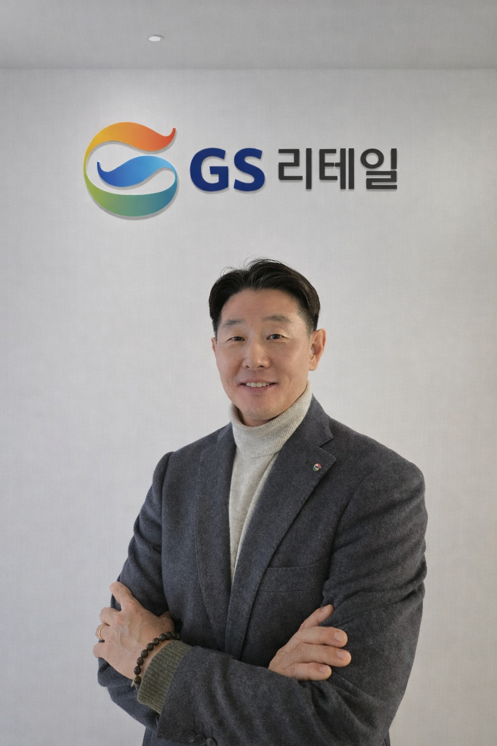 ▲이기철 GS리테일 간편MD부문장(상무)이 서울 강남구 역삼동 GS리테일 사옥에서 본지와의 인터뷰에 앞서 포즈를 취하고 있다. (사진제공=GS리테일)