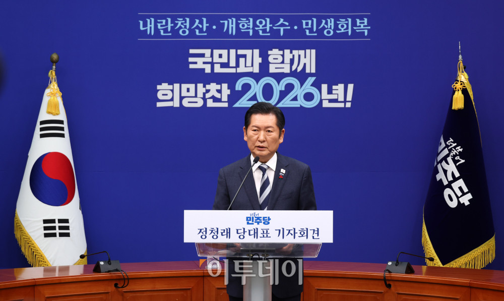 ▲정청래 더불어민주당 대표가 26일 서울 여의도 국회에서 취임 후 첫 기자회견을 하고 있다. 고이란 기자 photoeran@ (이투데이DB)