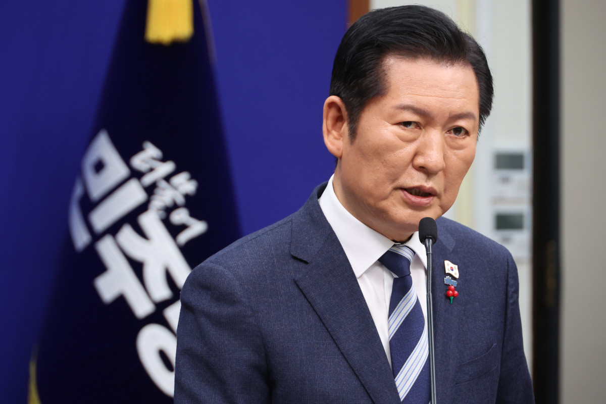 ▲정청래 더불어민주당 대표가 26일 서울 여의도 국회에서 열린 기자회견에서 '2차 종합특검법'의 추진 방향과 '통일교 특검법' 관련 쟁점 등에 대한 입장을 설명하고 있다. (연합뉴스)