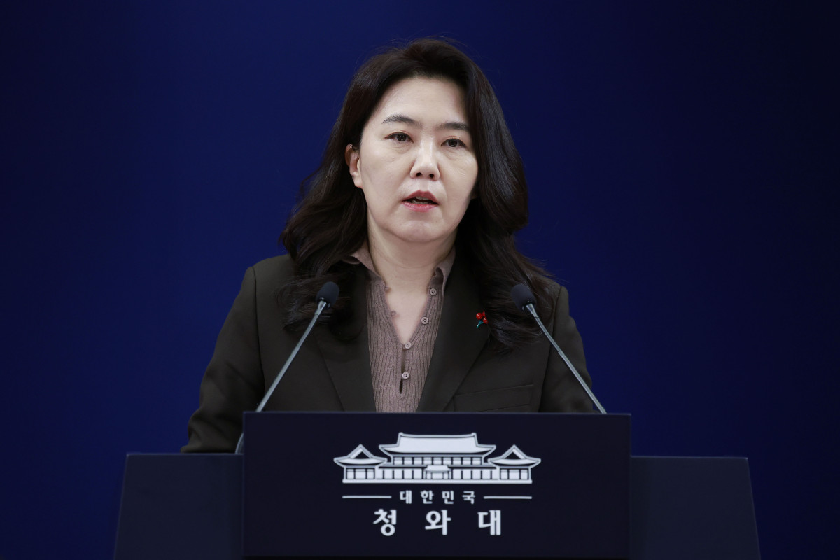 ▲강유정 대변인이 청와대 춘추관에서 대통령 위험직무 순직 유가족 초청 오찬 관련 브리핑을 하고 있다. 2025.12.26.  (뉴시스)