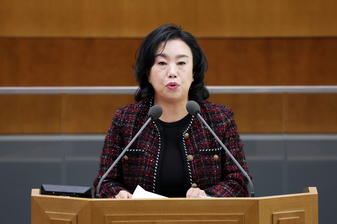 ▲곽미숙 경기도의회 의원이 제387회 임시회 제5차 본회의에서 5분 자유발언을 통해 경기도의회의 청렴도 하락과 정쟁, 성 비위 논란에 대해 자성과 쇄신을 촉구했다. (경기도의회)