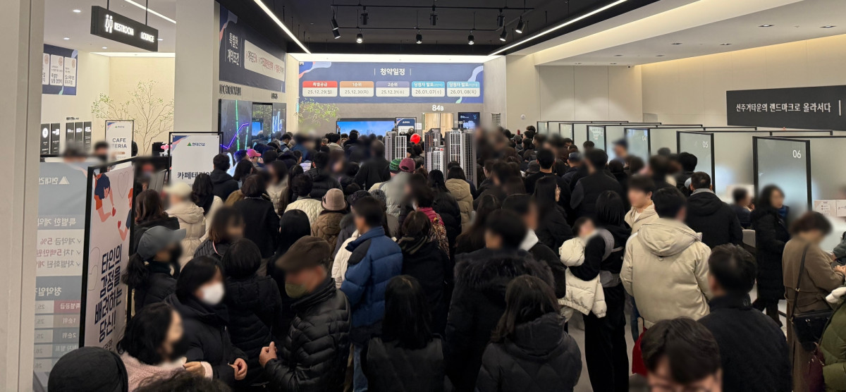 ▲'힐스테이트 선암호수공원' 모델하우스 관람객 