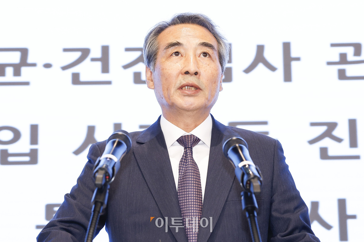 ▲김건희와 명태균·건진법사 관련 국정농단 및 불법 선거 개입 사건 등 진상규명을 위한 특별검사팀 민중기 특별검사가 29일 서울 종로구 KT광화문빌딩 웨스트에 마련된 특별검사팀 브리핑룸에서 180일간의 수사 기간을 마치고 최종 수사 결과 발표를 하고 있다. 조현호 기자 hyunho@