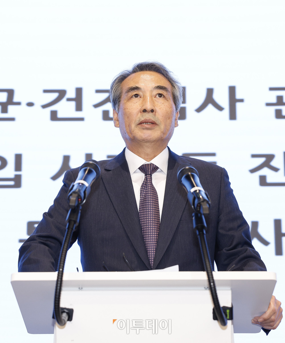 ▲ 김건희와 명태균·건진법사 관련 국정농단 및 불법 선거 개입 사건 등 진상규명을 위한 특별검사팀 민중기 특별검사가 29일 서울 종로구 KT광화문빌딩 웨스트에 마련된 특별검사팀 브리핑룸에서 180일간의 수사 기간을 마치고 최종 수사 결과 발표를 하고 있다. 조현호 기자 hyunho@ (이투데이 DB)