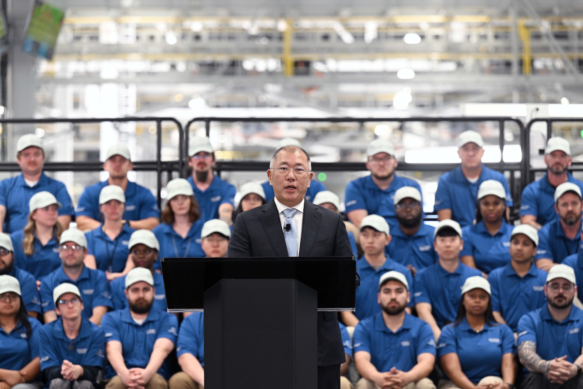 ▲정의선 현대차그룹 회장이 HMGMA 준공식에서 환영사를 하고 있는 모습. (사진=현대차)