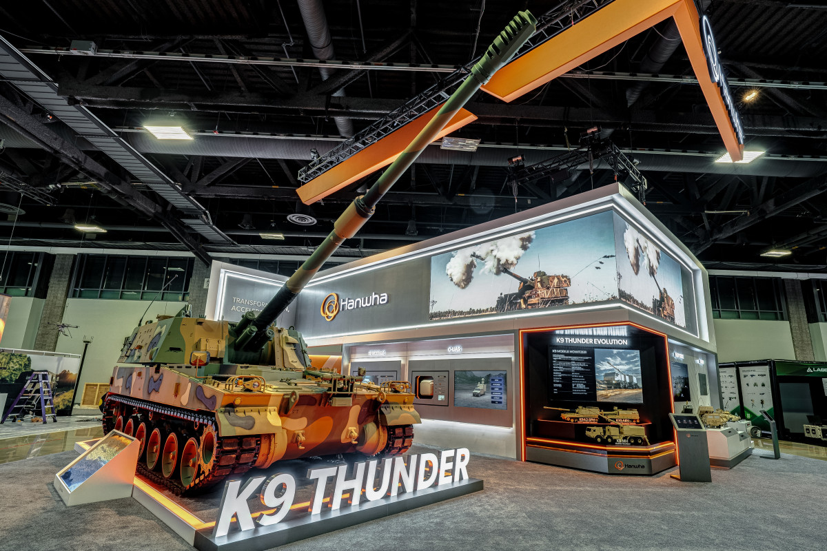 ▲한화가 미국 워싱턴DC에서 10월 13~15일 열리는 'AUSA 2025' 전시회에서 K9 자주포를 전시한 모습. (한화에어로스페이스)