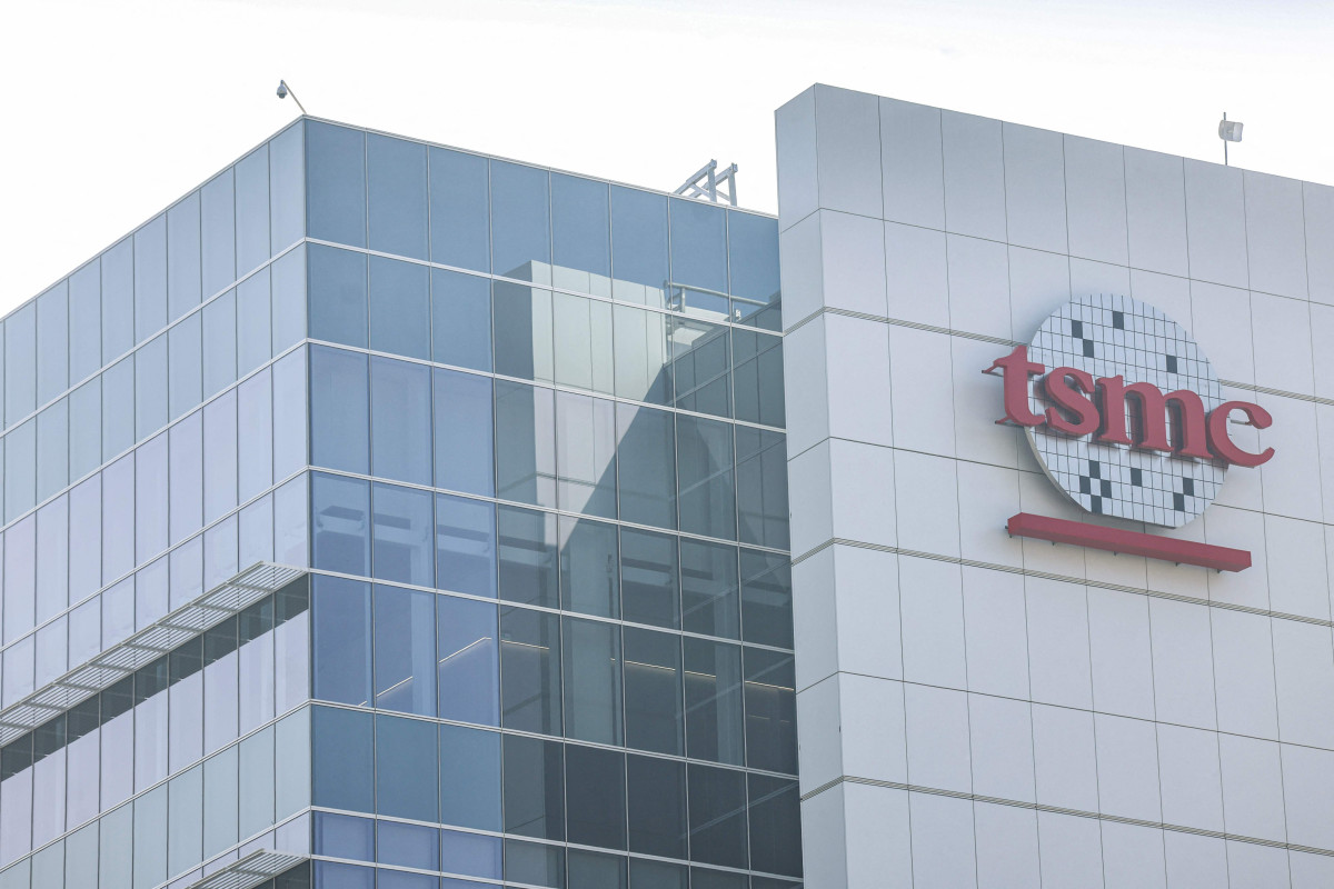 ▲대만 신주과학단지에 있는 TSMC 공장에 회사 로고가 보인다. (AFP연합뉴스)