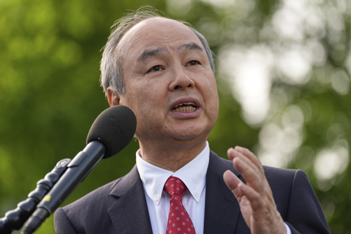 ▲손정의 소프트뱅크그룹 회장이 4월 30일(현지시간) 백악관에서 도널드 트럼프 미국 대통령과의 만남 후 연설하고 있다.  (워싱턴D.C./AP뉴시스)