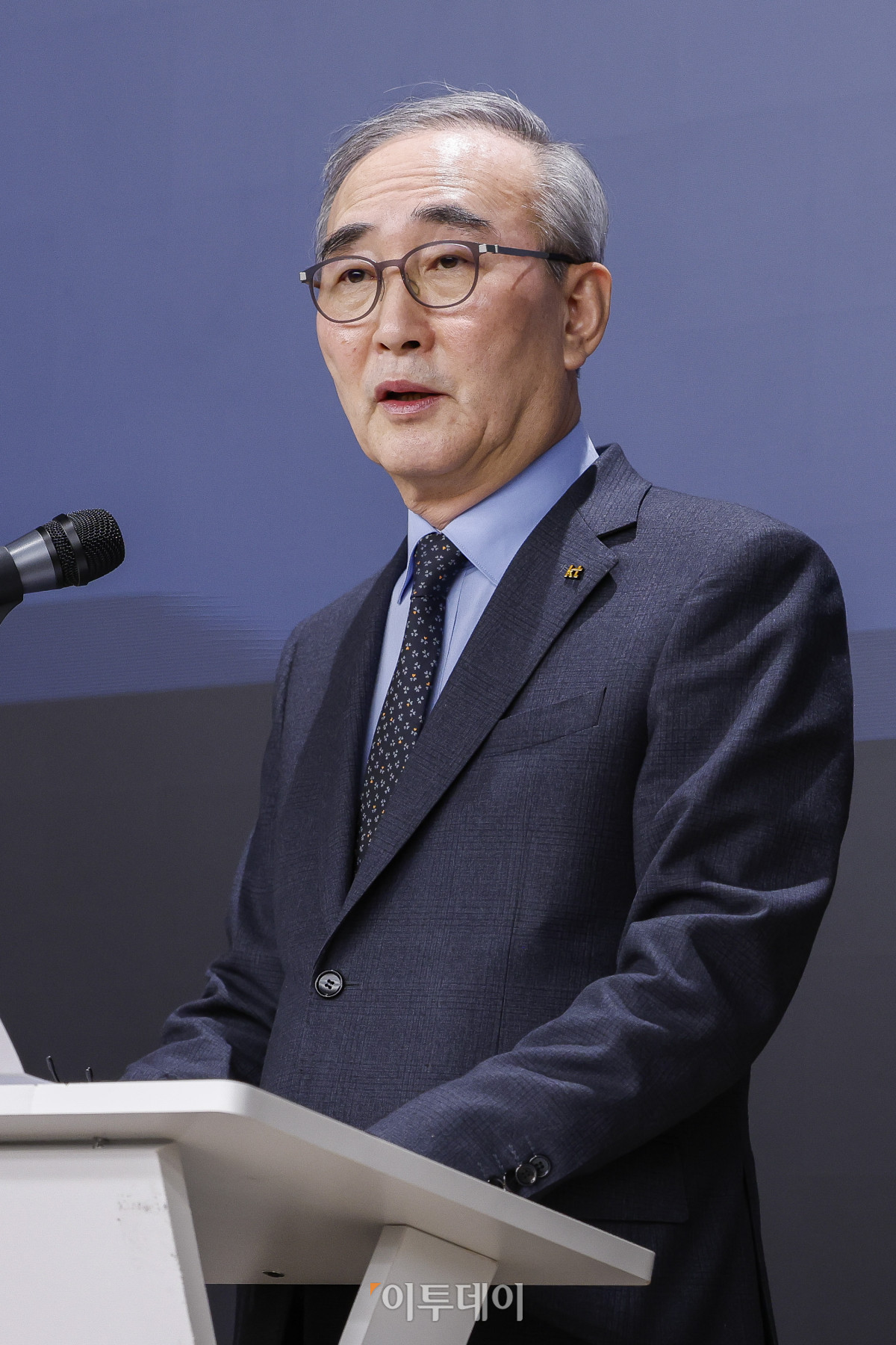 ▲김영섭 KT 대표가 30일 서울 종로구 KT광화문빌딩에서 열린 무단 소액결제 사태 및 해킹 사고 등과 관련한 침해사고 관련 대고객 사과와 정보보안 혁신방안 기자브리핑에서 입장을 밝히고 있다. 조현호 기자 hyunho@