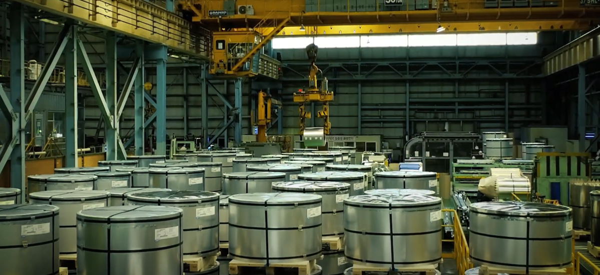 ▲공장 내 석도강판이 포장돼 적재돼 있다. (사진제공=KG스틸)