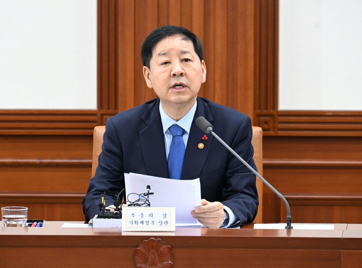 ▲구윤철 경제부총리 겸 기획재정부 장관이 31 정부서울청사에서 경제관계장관회의 겸 성장전략 태스크포스(TF) 회의를 주재하고 발언하고 있다. (사진제공=기획재정부)